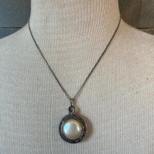 Silver tone necklace reversable with 20-inch chain